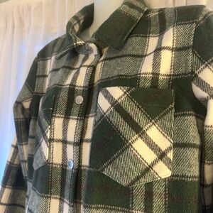 Hollister Green Plaid Shacket. Like new. Size XXS fits like a Small